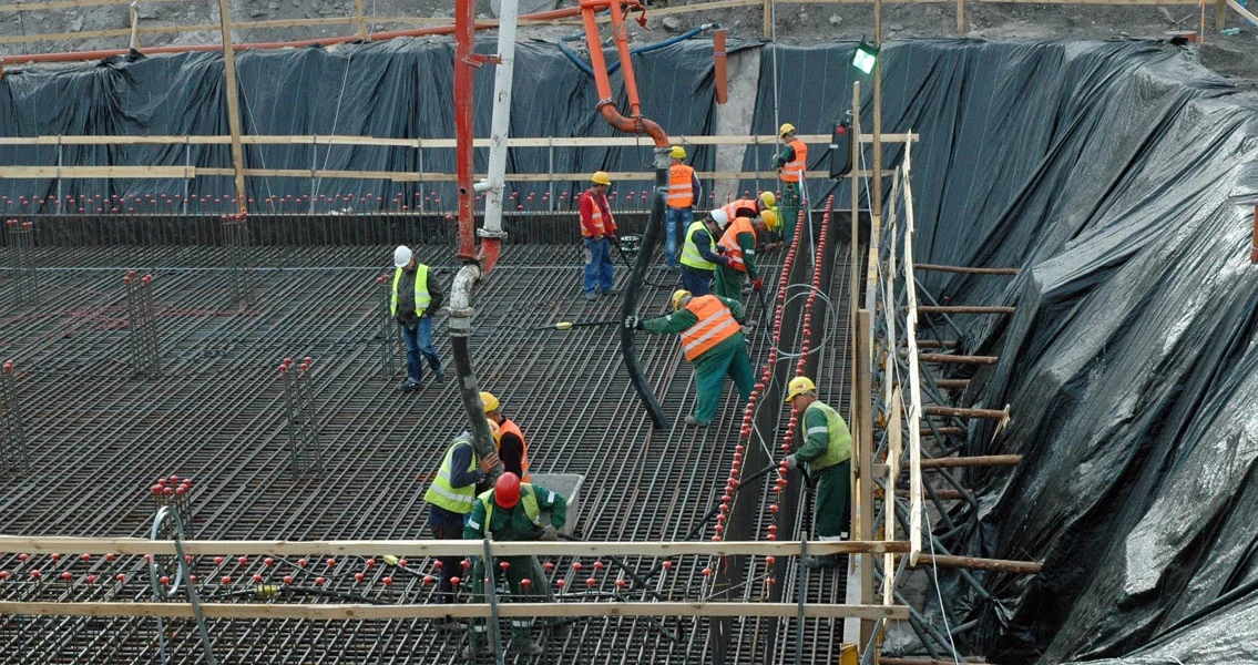 Stalowa Wola biodujų jėgainės pagrindo betonavimas.