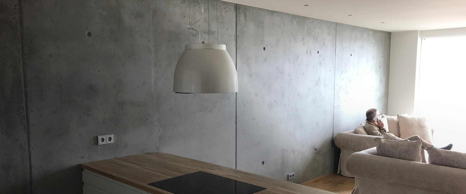 Islandijos sostinėje, Reikjavike, yra gana neįprasta naudoti dekoratyvinio betono elementus pastatų statyboje.